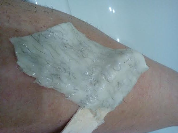 vytrhnuté-chlpy-noha-špachtľa